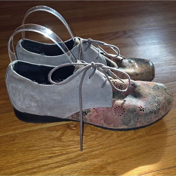 Aetrex Lace up Floral Leather Sneakers Womans Size 9-9.5 - Picture 1 of 7